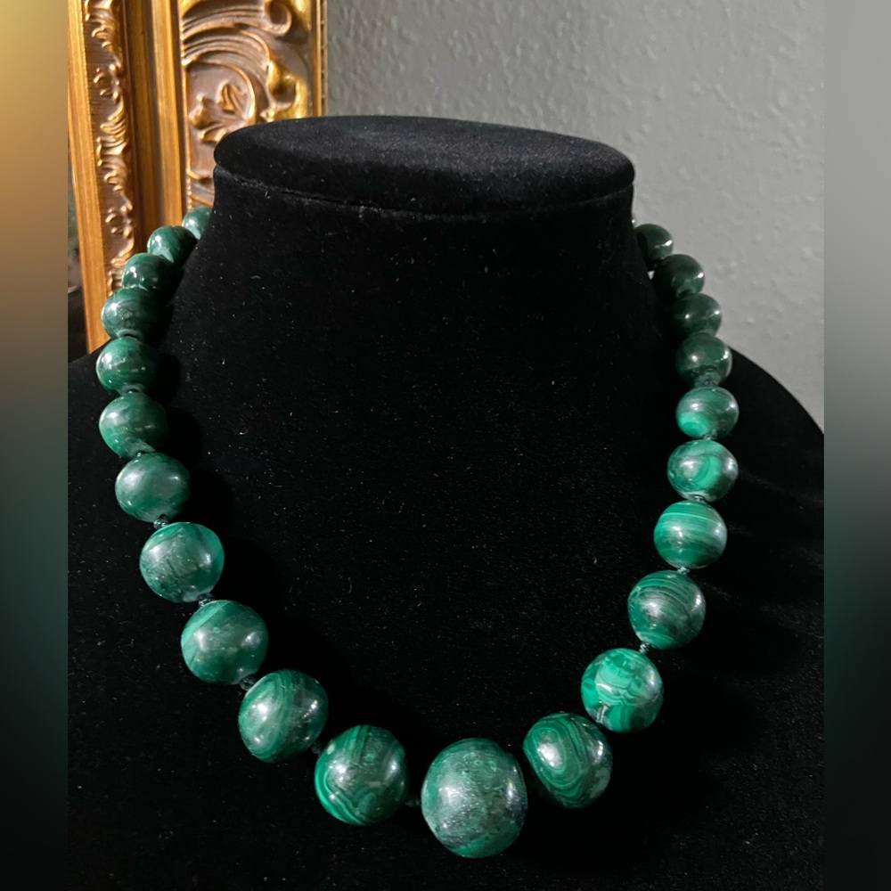 Elegant Malachite Necklace
